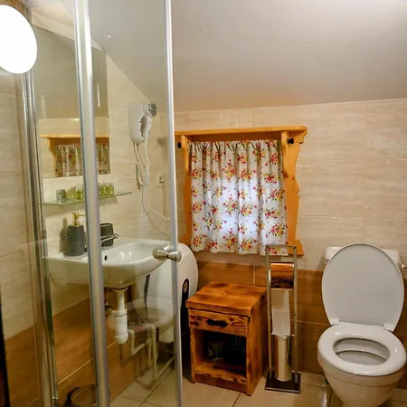 Zbojnicky Penzión pre hostí